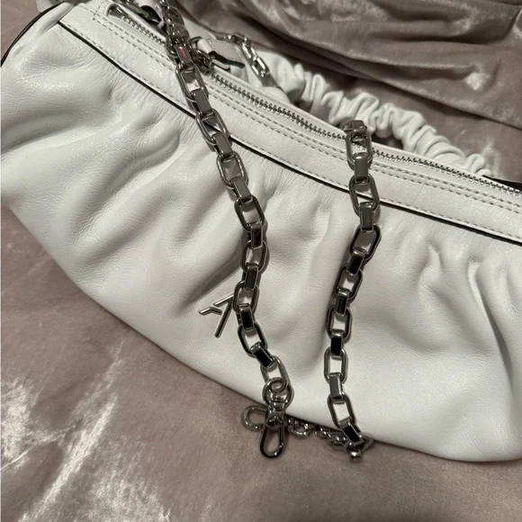 Manu Atelier Ruched Cylinder shoulder bag in white leather. - Picture 3 of 6